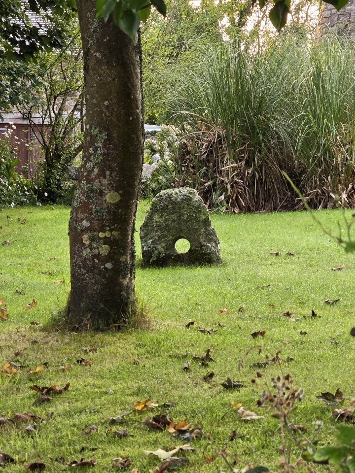 Click for the gallery page to add comments and vote (PID:277133) Holed Stone in Nancherrow, Cornwall