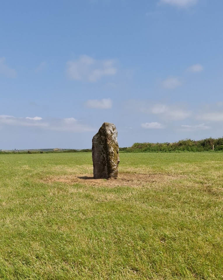 Click for the gallery page to add comments and vote (PID:259292) Chapel Carn Brea Menhir