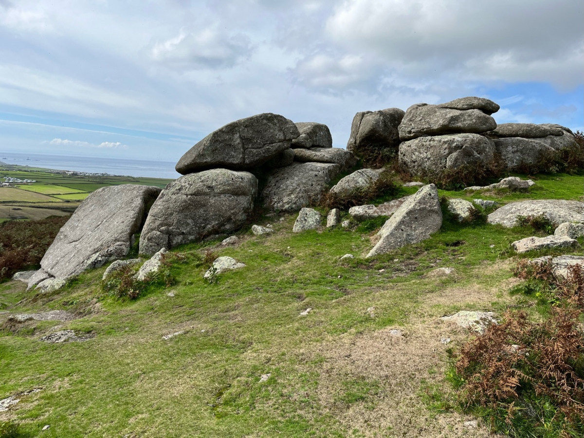 Click for the gallery page to add comments and vote (PID:247325) Chapel Carn Brea Long Cairn