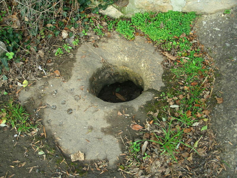Click for the gallery page to add comments and vote (PID:115766) Crowlas holed stone