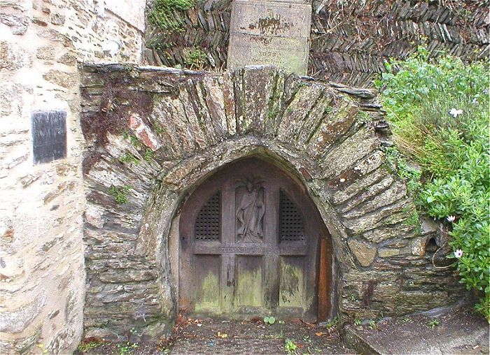 Click for the gallery page to add comments and vote (PID:17061) St Mawe's Well