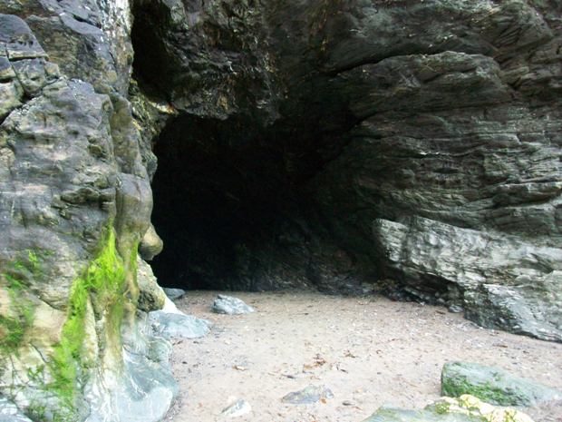 Merlin's Cave (Cornwall)