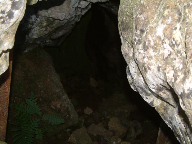 Click for the gallery page to add comments and vote (PID:37876) Fox Hole Cave (Earl Sterndale)