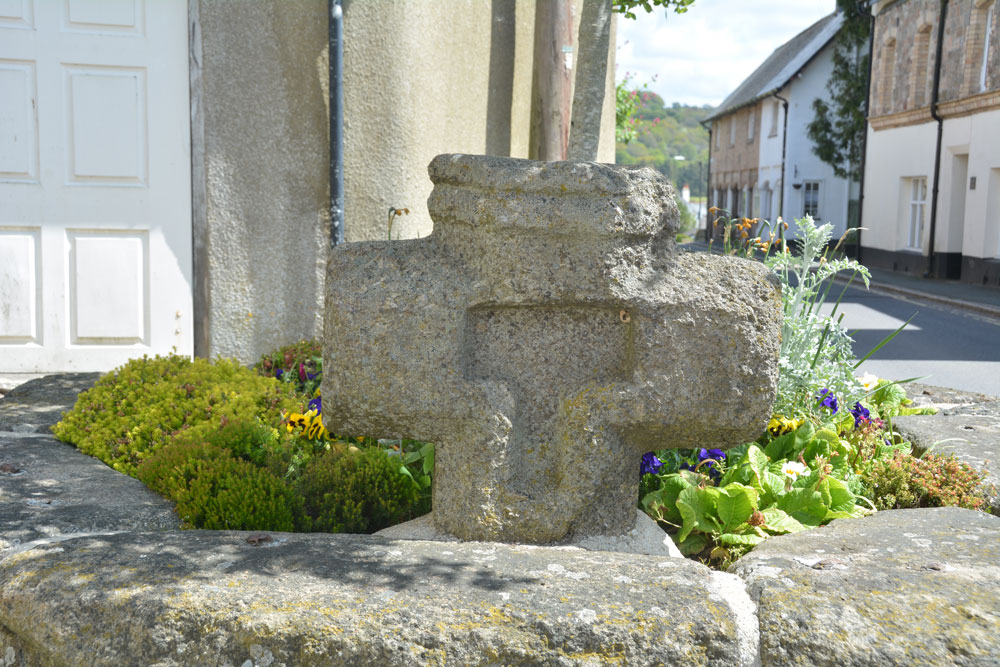 Click for the gallery page to add comments and vote (PID:197715) Moretonhampstead Cross