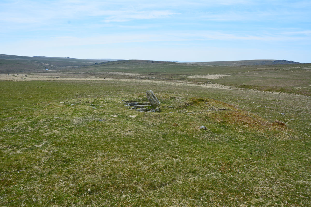 Click for full size image of Drizzlecombe cairn 13 (PID:199989) Drizzlecombe cairn 13