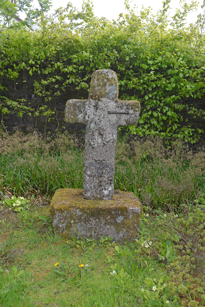 Getting closer to the Ter Hill Cross, the repair to its arm (a large iron clamp) is highly visible. According to Pastscape, the shaft was also broken prior to the arm and also repaired with an iron clamp, but this is no longer visible. F.H.Starkey tells us 