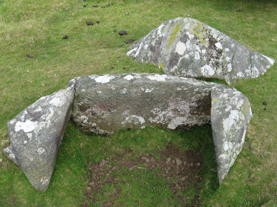 The Langstone Moor Cist (White Tor E4), from Prehistoric Dartmoor Walks (PDW). 