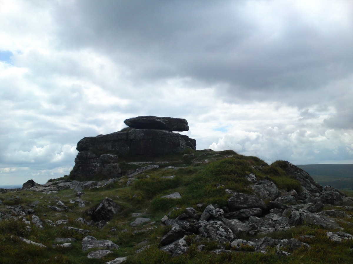 Corndon Down Cairns