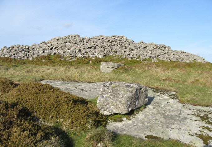 Corndon Down Cairns