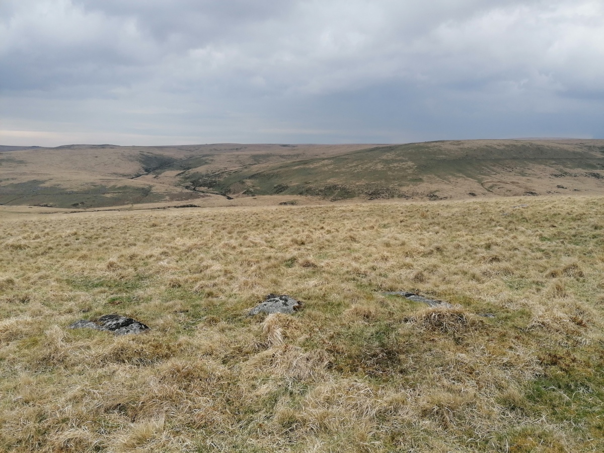 At the southwestern end of White Ridge are some remnants of ancient settlements which are very sparse and scattered, but would no doubt show some form from the air. 