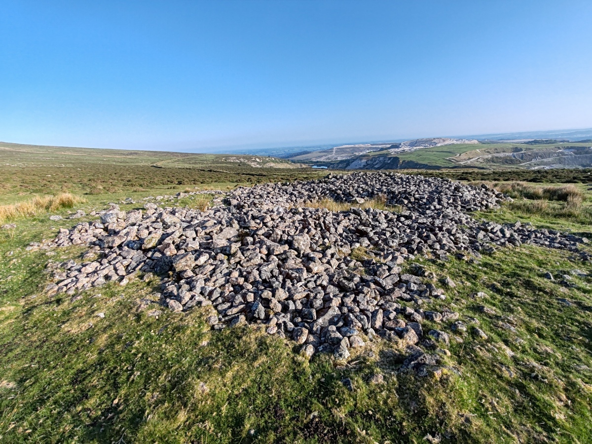 Shell Top Chambered Cairn