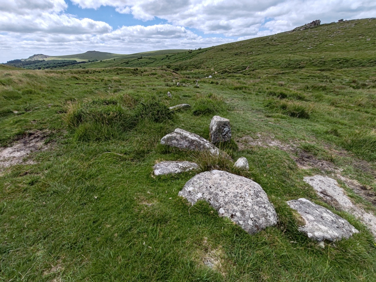 Click for full size image of Hart Tor north rows (PID:292672) Hart Tor north rows