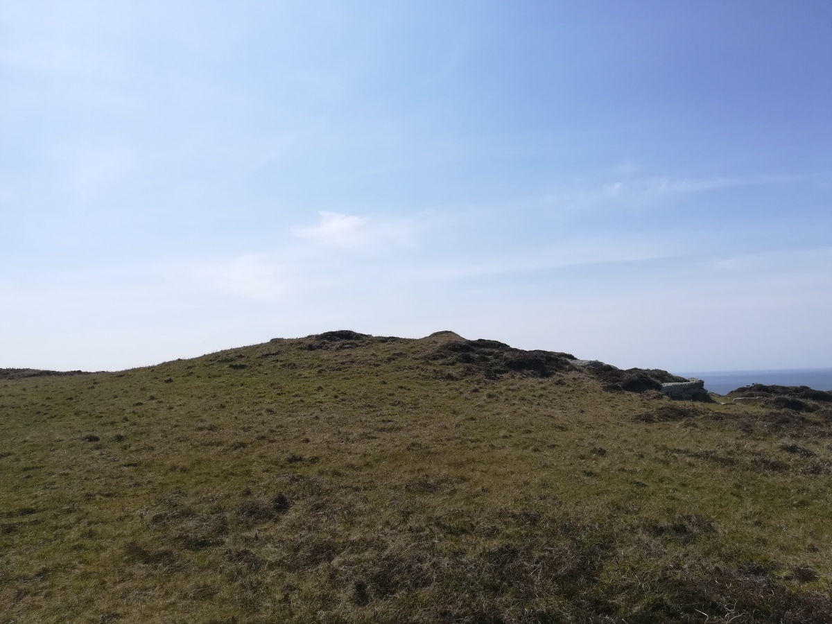 Threequarter Wall Cairn