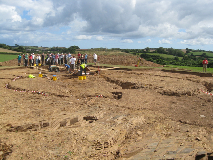 Looking ESE-ish across the large ring ditch, showing an area in its western arc that looks as if a big slice has been taken out of it.  An aerial pic follows, showing this more clearly.