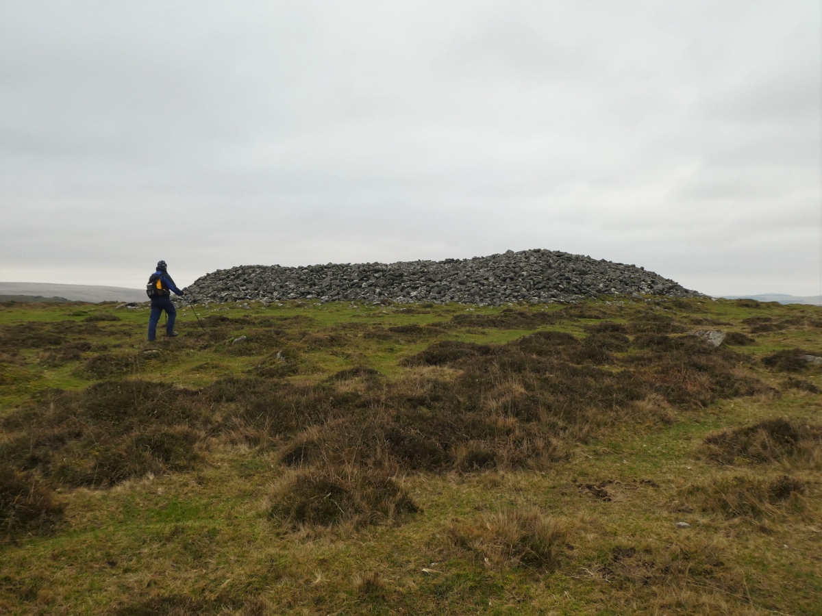 Approaching the western cairn on the northern summit.