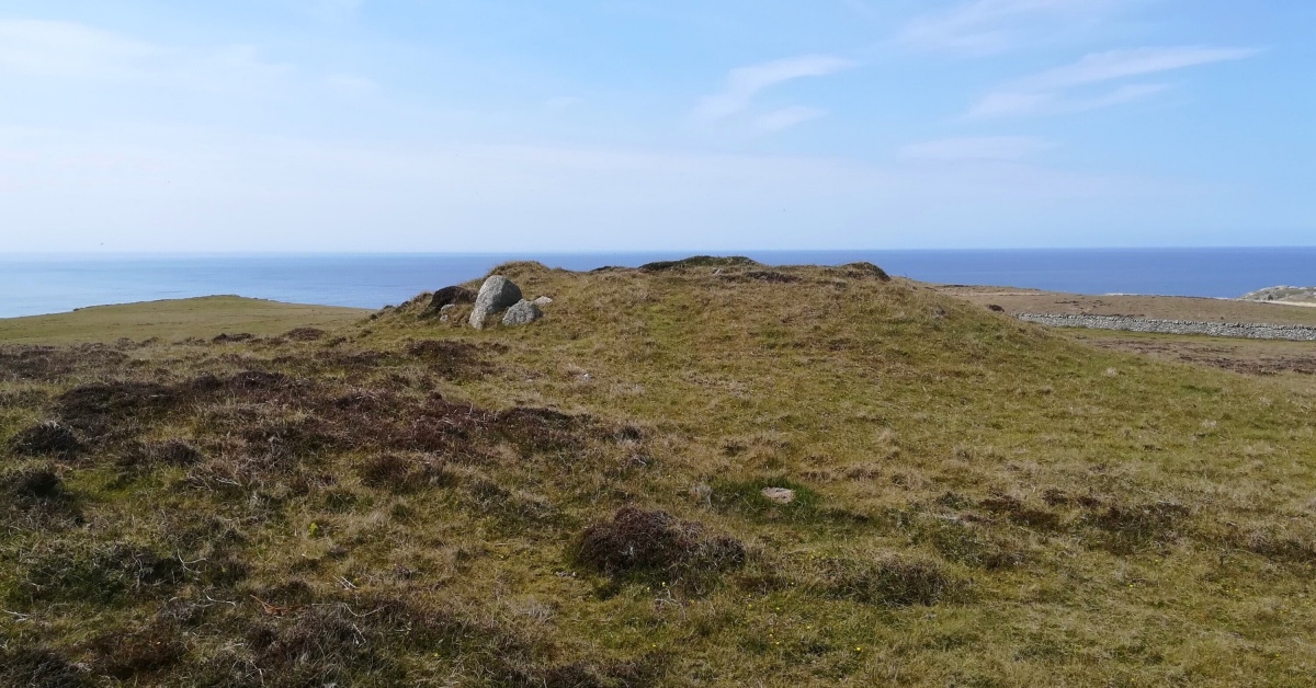 Threequarter Wall Cairn