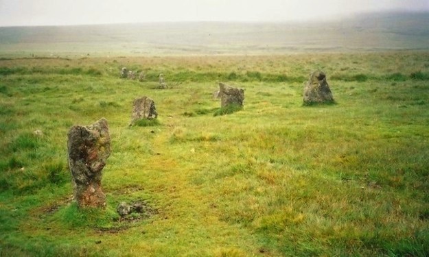 Click for the gallery page to add comments and vote (PID:131294) Ringmoor Down stone circle