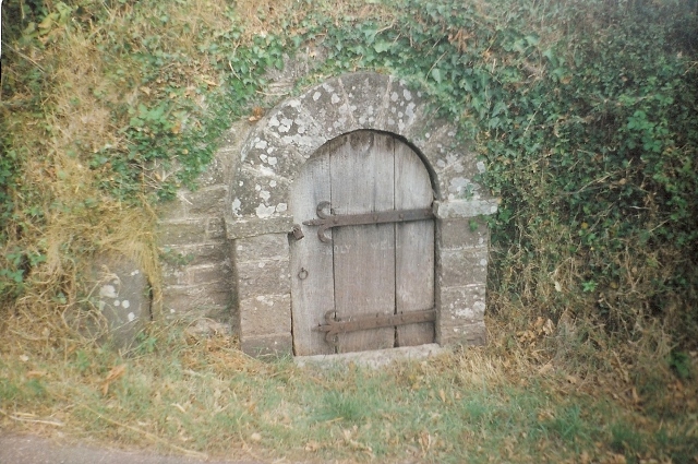 Shobrooke Holy Well