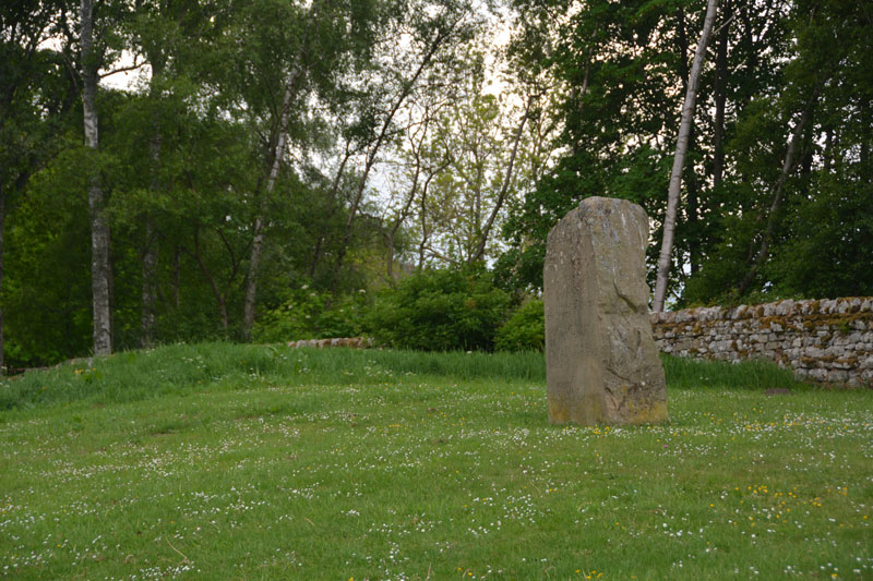 This modern standing stone can be found on a grassy bank at the western side of the car park for the castle.