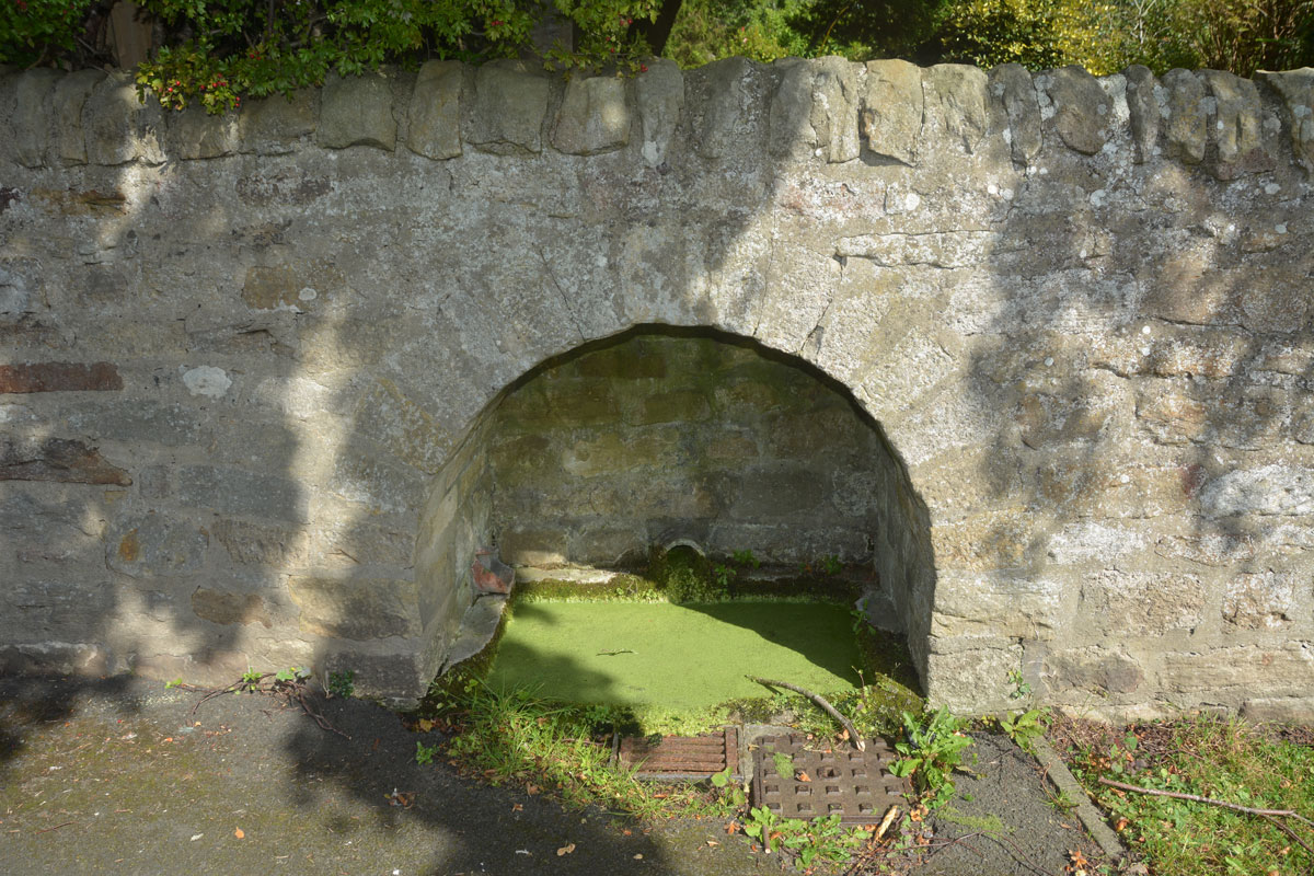 Click for the gallery page to add comments and vote (PID:202330) Old Prior Manor House Well (Corbridge)