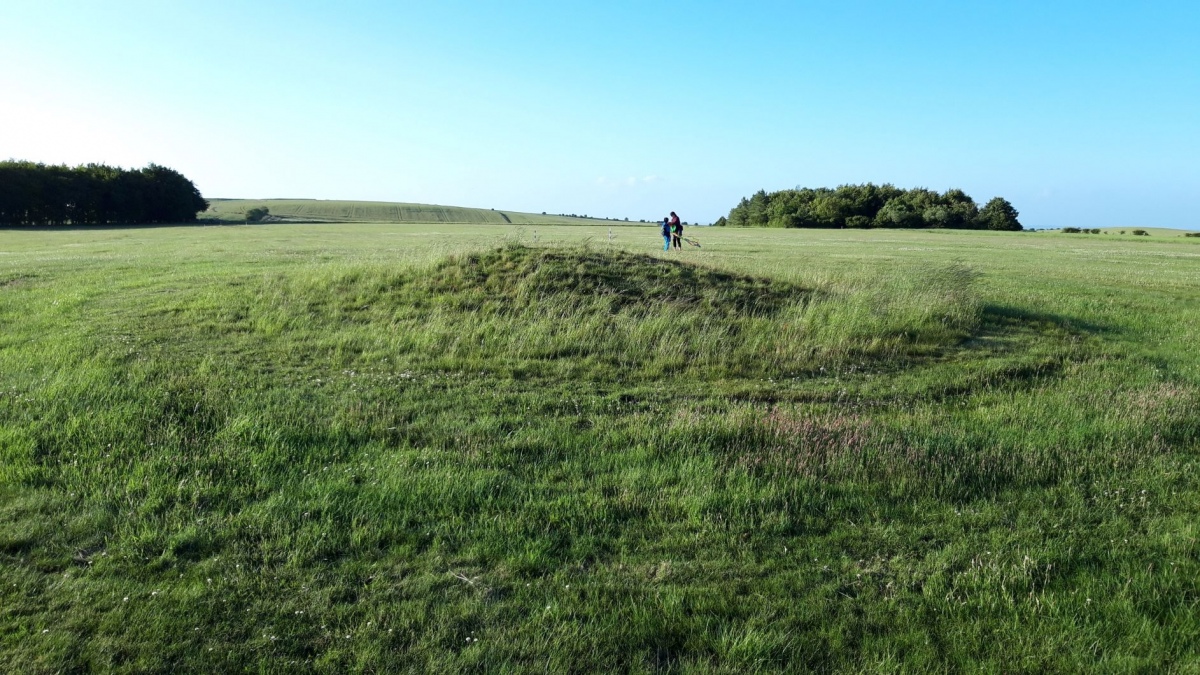 Click for the gallery page to add comments and vote (PID:213068) Idlebush Barrow