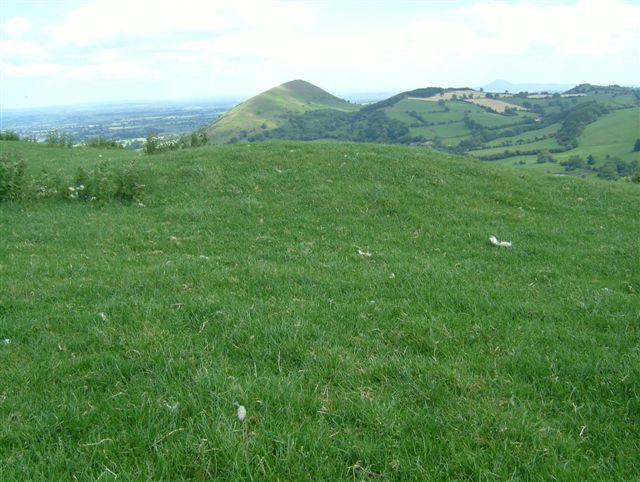 Caer Caradoc Round Barrow