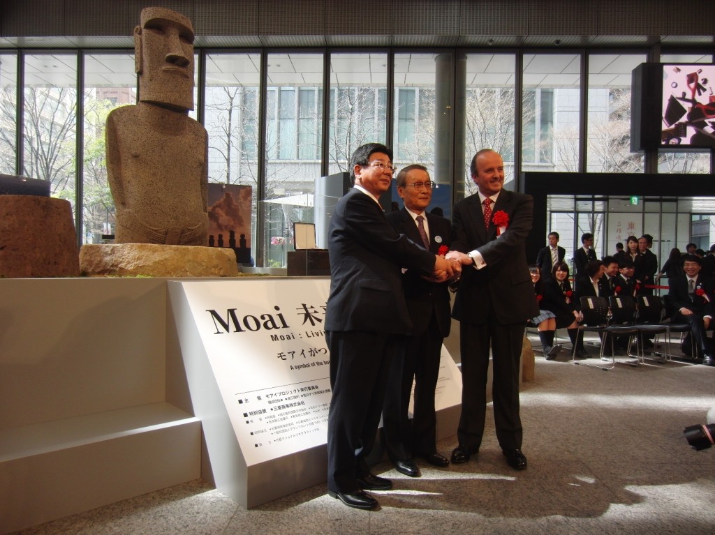 Minamisanriku replica Moai statue