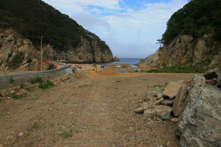 Tsunami warning stones japan