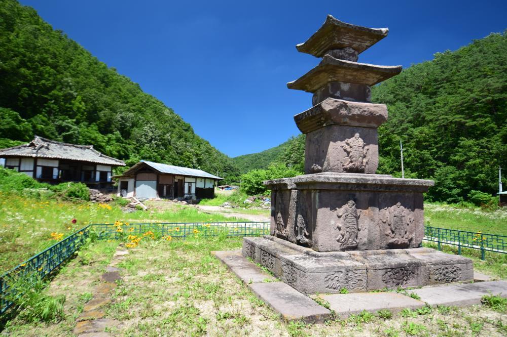 Hwacheon-dong pagoda (PID:205663) Hwacheon-dong pagoda