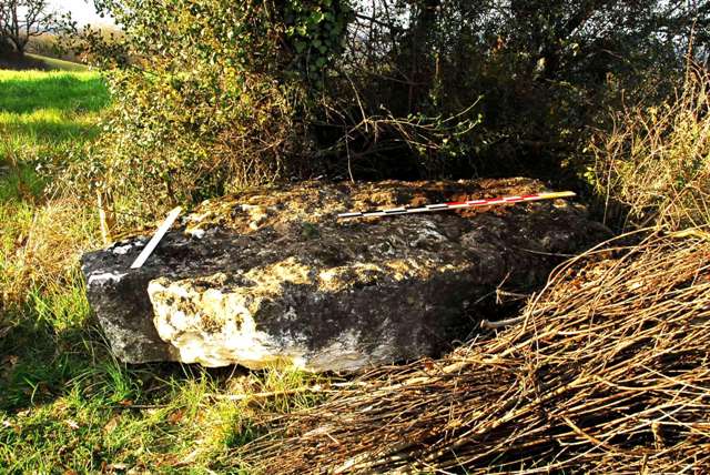 Le menhir du Râle avant son relevage. Brugnac; Site in Aquitaine:Lot-et-Garonne (47) France