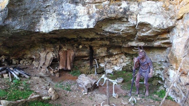 Grotte du Sorcier - example of the cave surrounding with a model of the shaman.