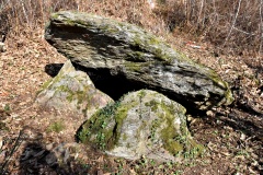 Dolmen dit la Pierre Levée (Angoisse)