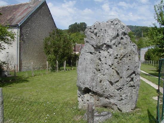 La Pierre-Aux-Sorcières, Vaumort 

photo from patrimoine-de-france.com  