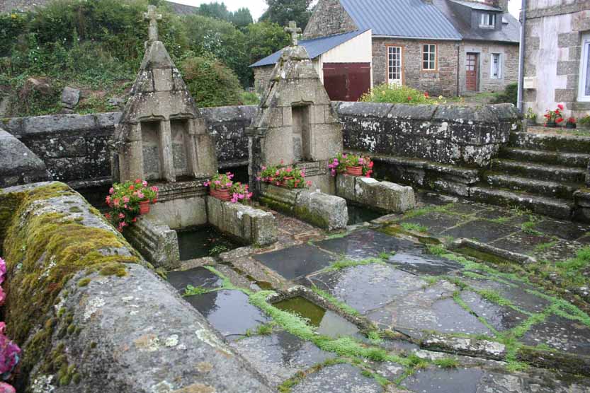 Click for the gallery page to add comments and vote (PID:74646) The two Wells of the Light