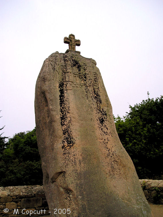 Saint-Uzec menhir