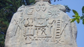Saint-Uzec menhir