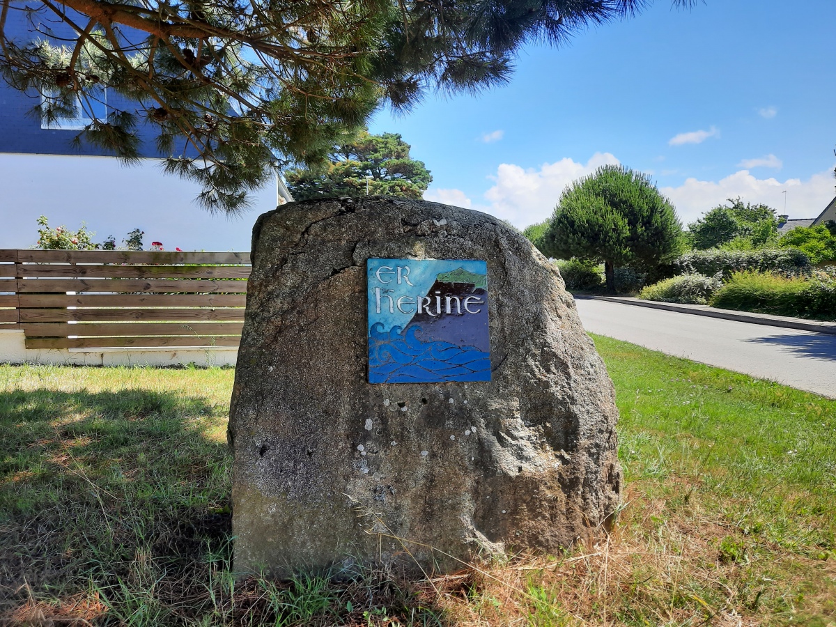Click for the gallery page to add comments and vote (PID:247896) Menhir dit Er Herine
