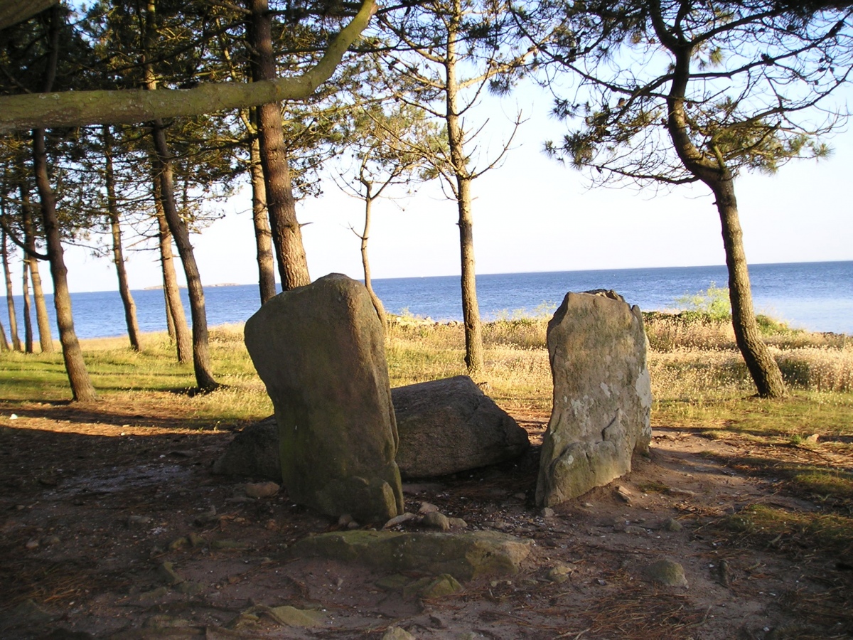 Pointe Er Hourél Dolmen