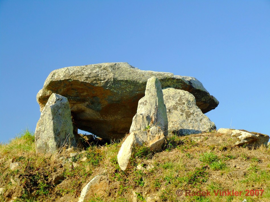 Kergavat dolmen