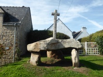 Cruz Menquen dolmen