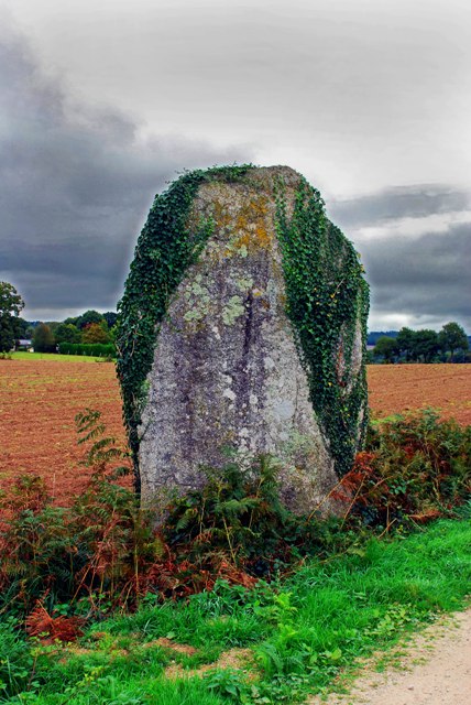 Site in Bretagne:Morbihan (56) France

Nice menhir to visit as not many cars pass on the dirt track.