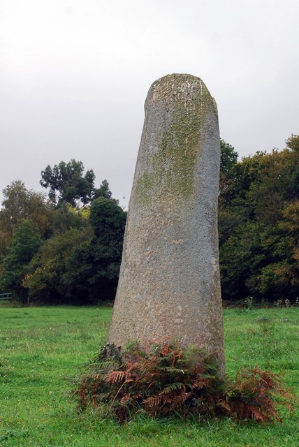 Menguen Lanvaux menhir