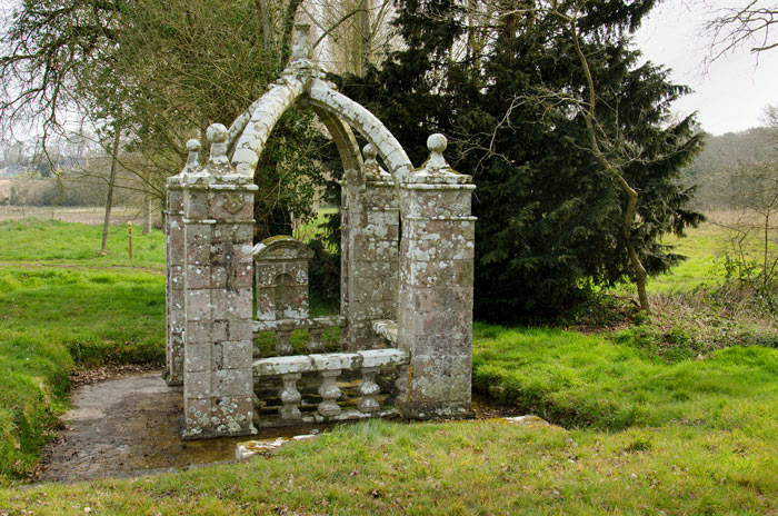 Click for the gallery page to add comments and vote (PID:105556) Calvaire et fontaine de Saint-Fiacre