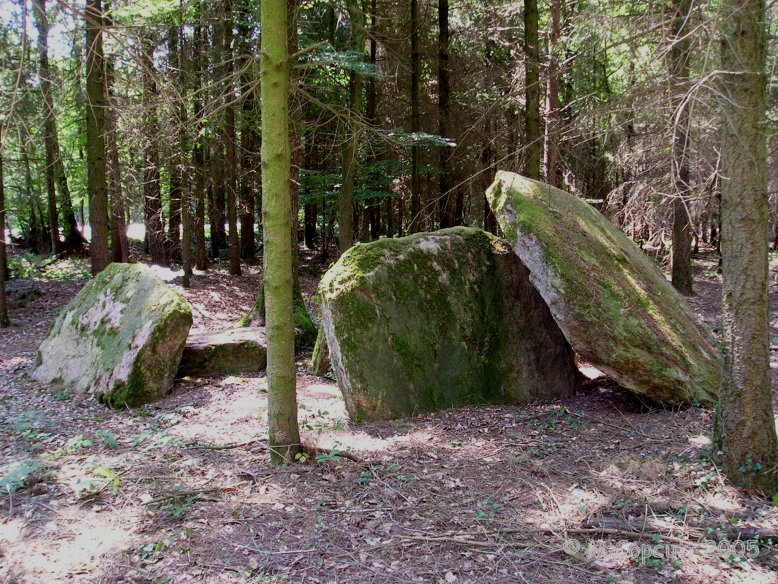 Dolmen de Coëby 1