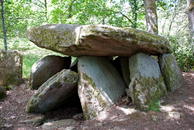 La Loge au Loup [Kerfily dolmen] Burial Chamber or Dolmen : The