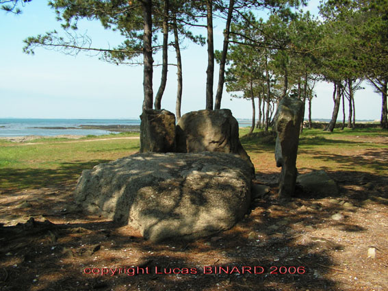 Pointe Er Hourél Dolmen