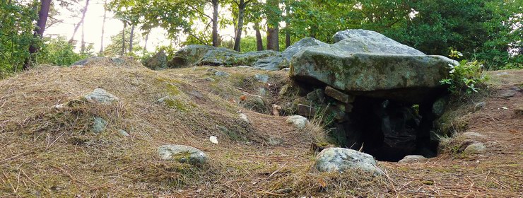 Pointe de Toulvern dolmen