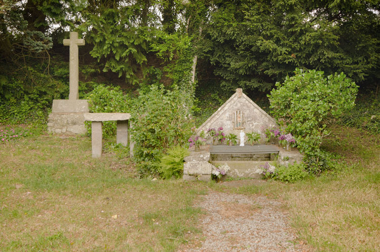 Fountain Notre Dame Des Fleurs, Lanouée