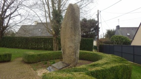 Menhir-Monument aux Morts
