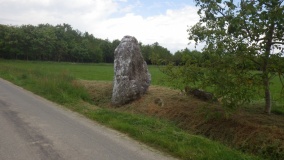 Maison Neuve menhir
